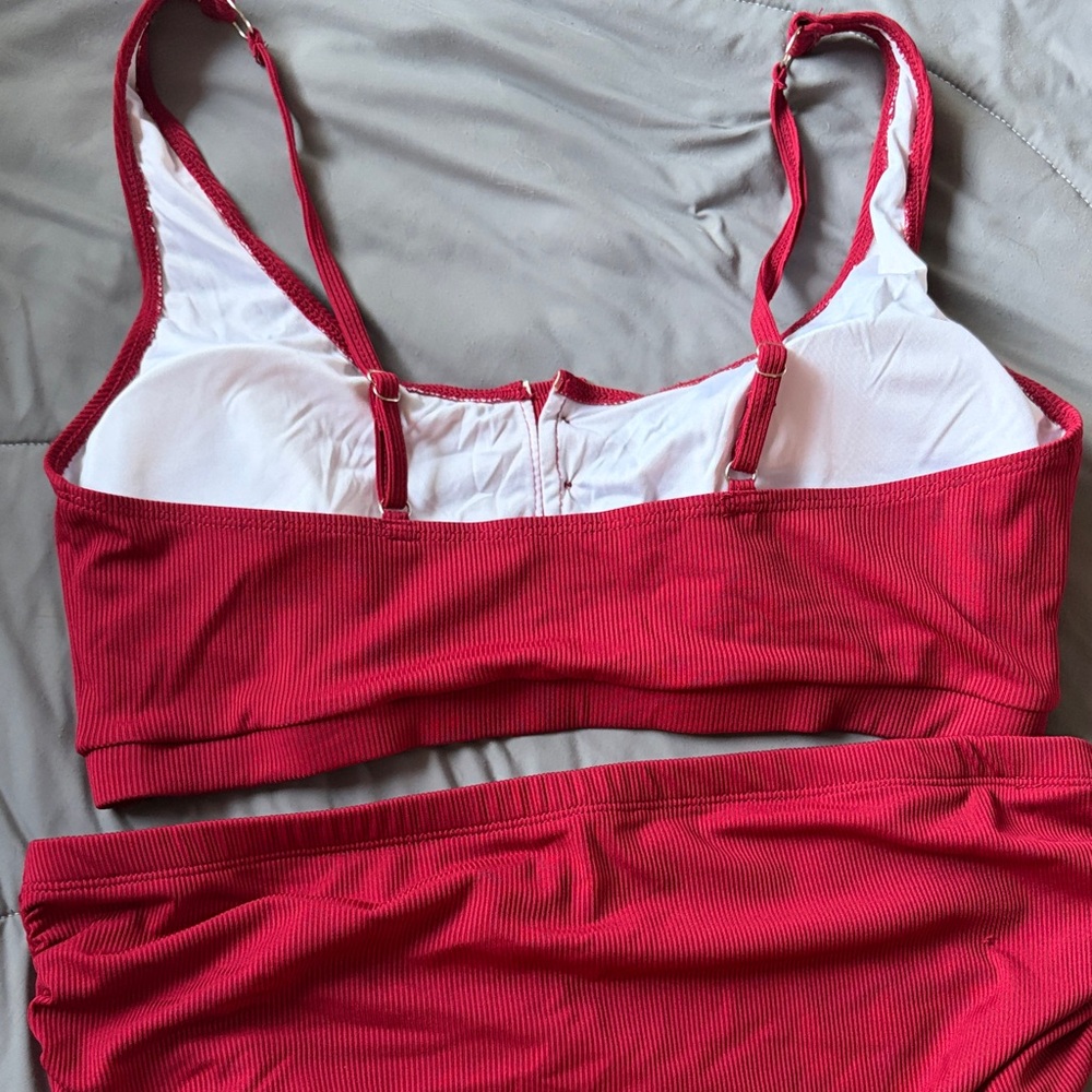 Stylish Ribbed Button-Front Bikini Top - red - Picture 2 of 5